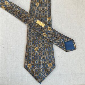 Hermes 100% silk tie.